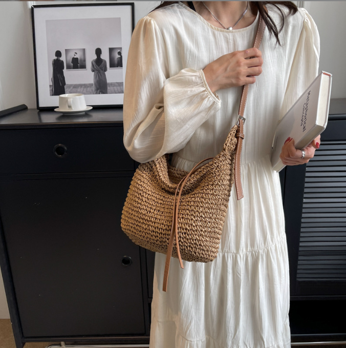 The new U shaped paper rope one shoulder oblique span straw woven bag women bag all match casual dumpling shaped leather strip